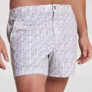 VRST Men's 5” Resort Shorts NWT XL w/ liner‎ White silver stamped geo XL bathing